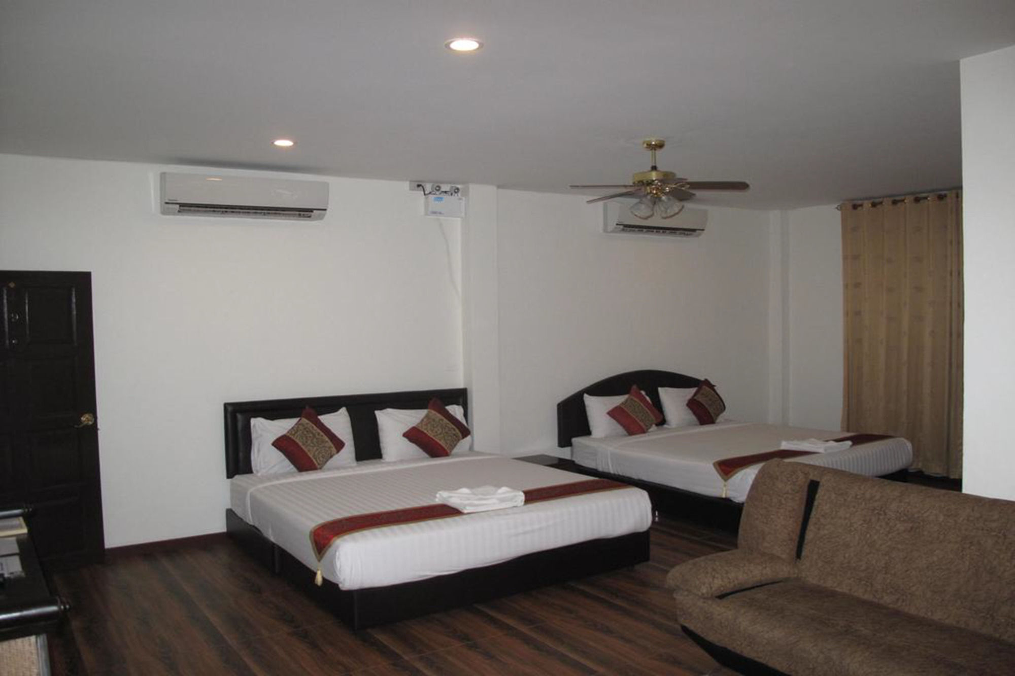 Qg Resort Bangkok Exterior foto